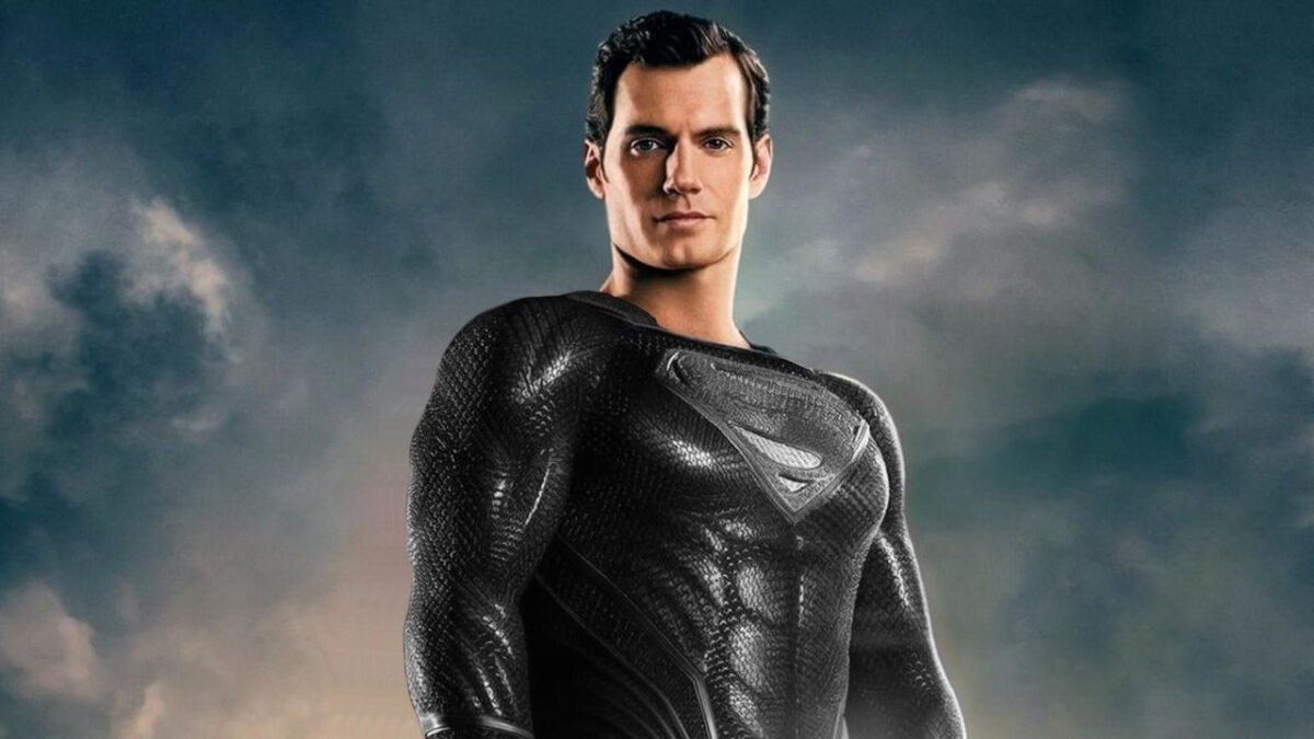 Snyder Reveals Superman in Black Suit